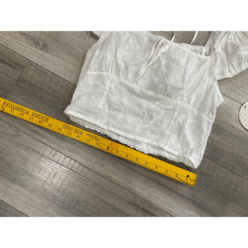 Passport Women White Eyelet Bow Embroidered Puff Sleeve Crop Top Large NEW - Picture 3 of 9
